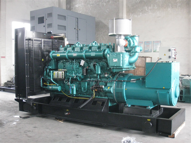 平湖200KW 柴油发电机的油耗是多少？